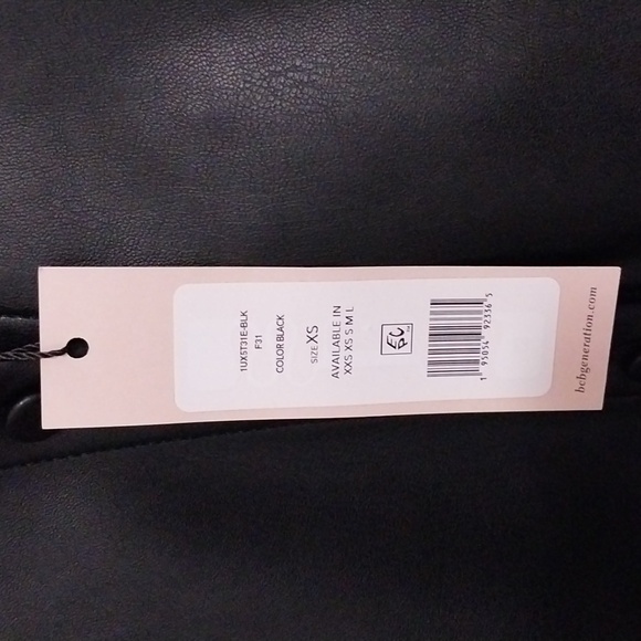 Bcbg faux leather top inside soft lined color black xs size never worn . - Picture 4 of 7